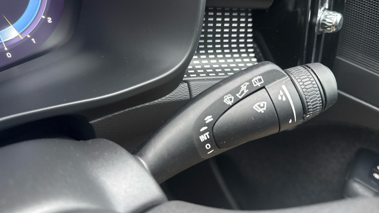 Volvo XC40 2.0 B4P Plus Dark 5dr Auto Petrol Estate